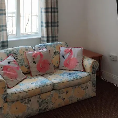 Cosy - House - Sleeps 4 - Centre *