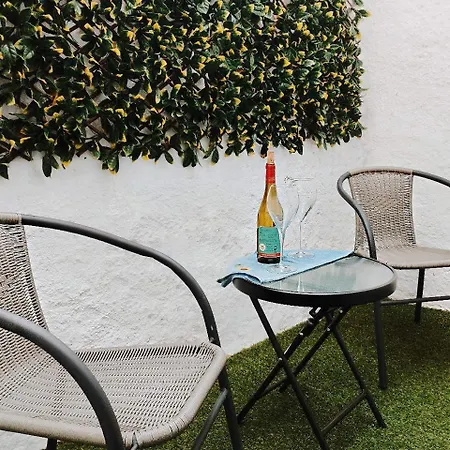 Cosy - House - Sleeps 4 - Centre